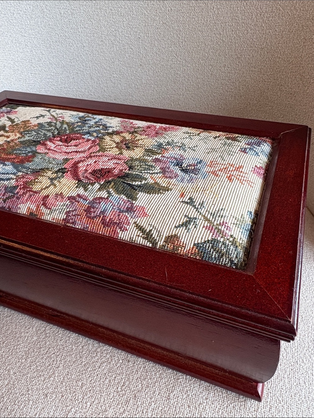 VTG Floral Needlepoint tapestry jewelry box